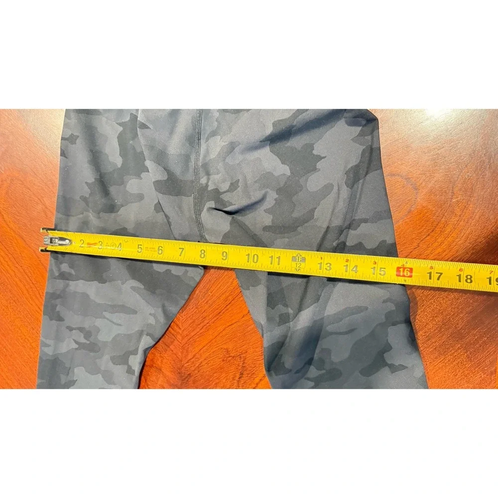 Lululemon Black Gray Camo High Rise Cropped Leggings Size 6‎ Womens Yoga